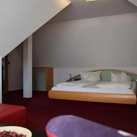 Akzent Roter Löwe 3*