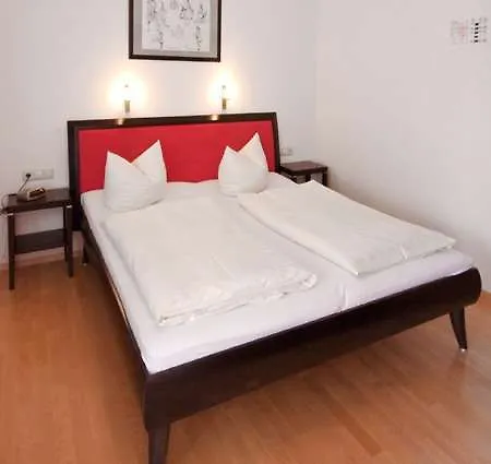 Akzent Roter Löwe 3*